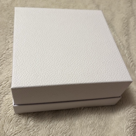 DIOR Gift Box - Picture 2 of 3